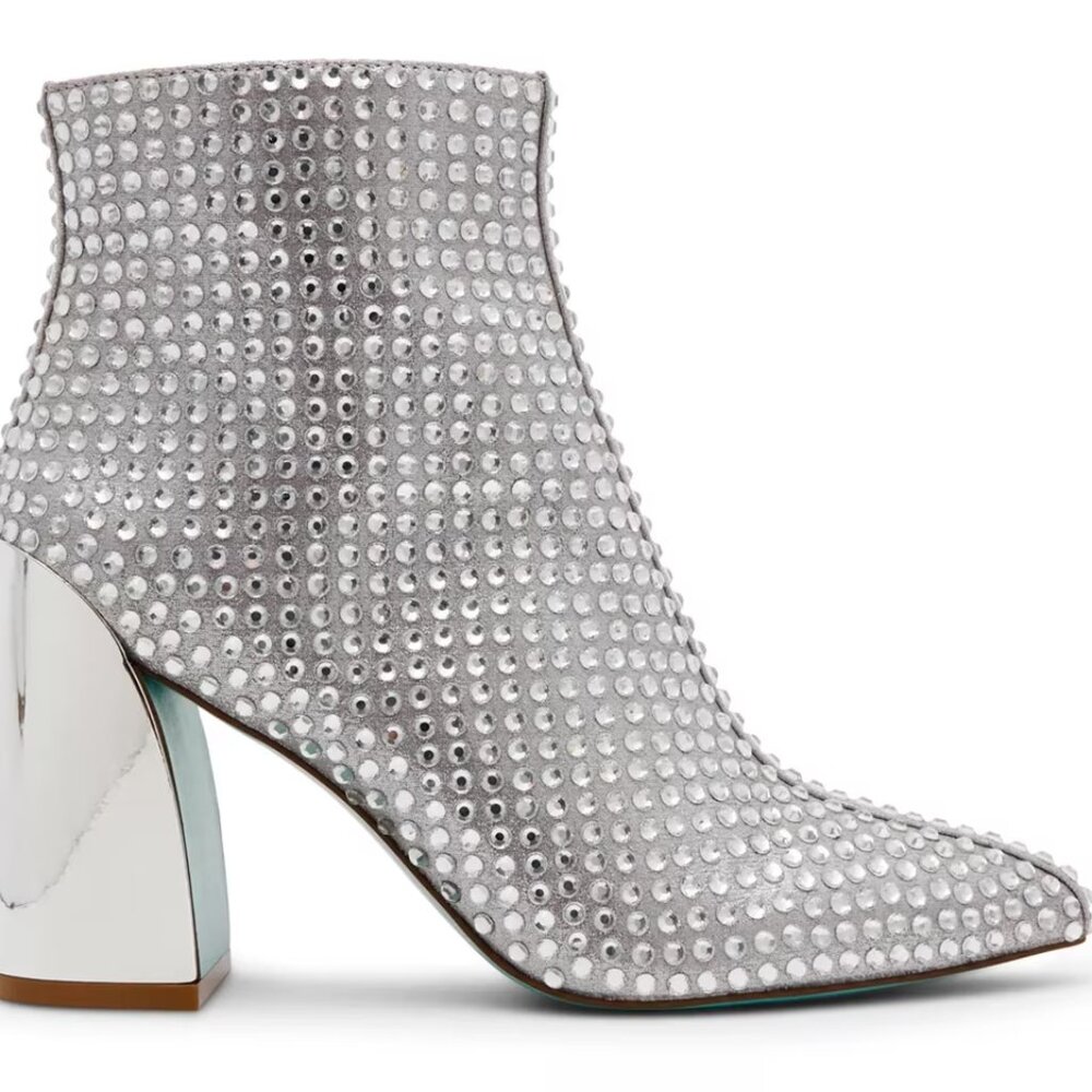 NEW  BETSEY JOHNSON Colby Bedazzled Booties in silver for women 725 4j2